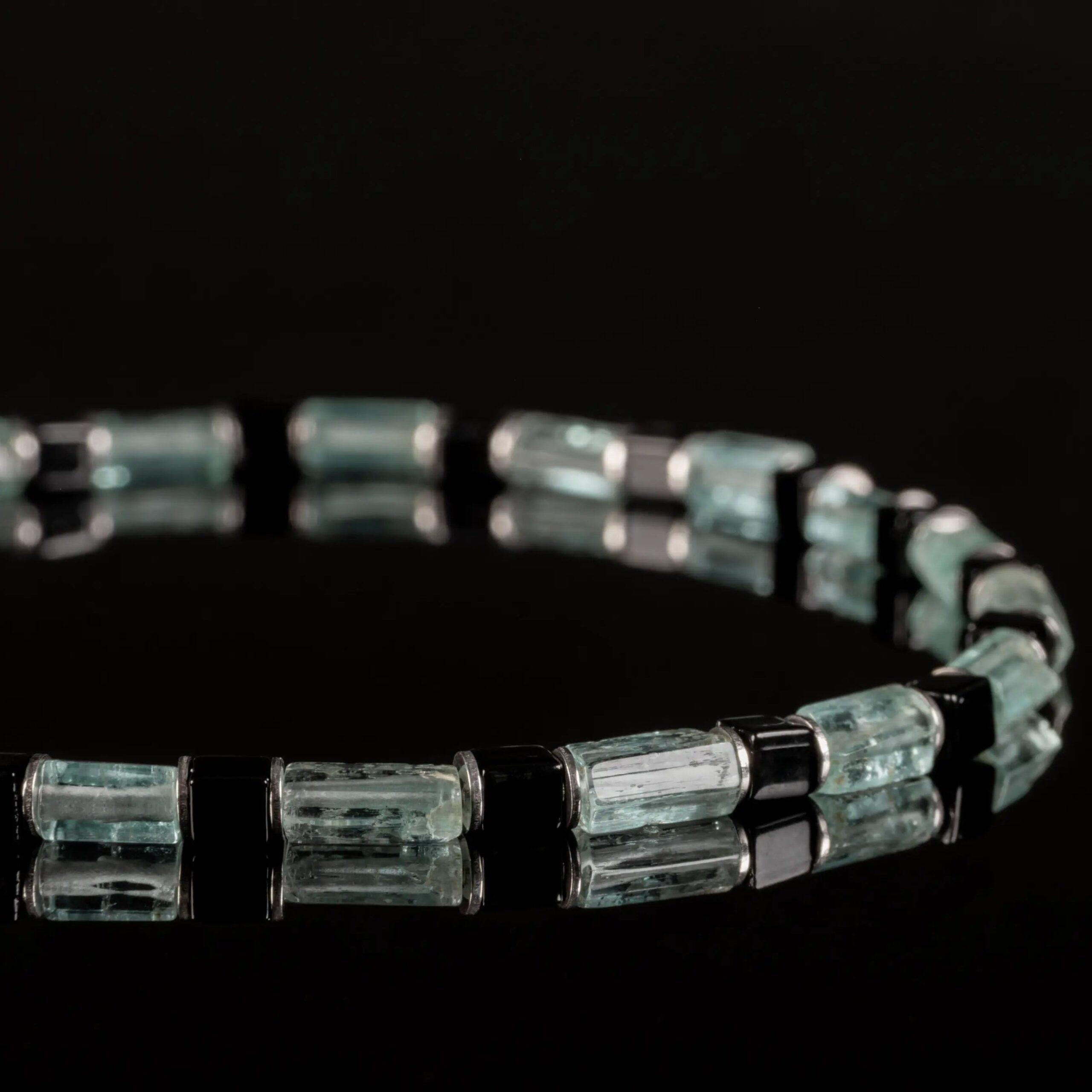 EmeraldBraceletXIII_2-4mm_-solo-productshot-closeup.jpg