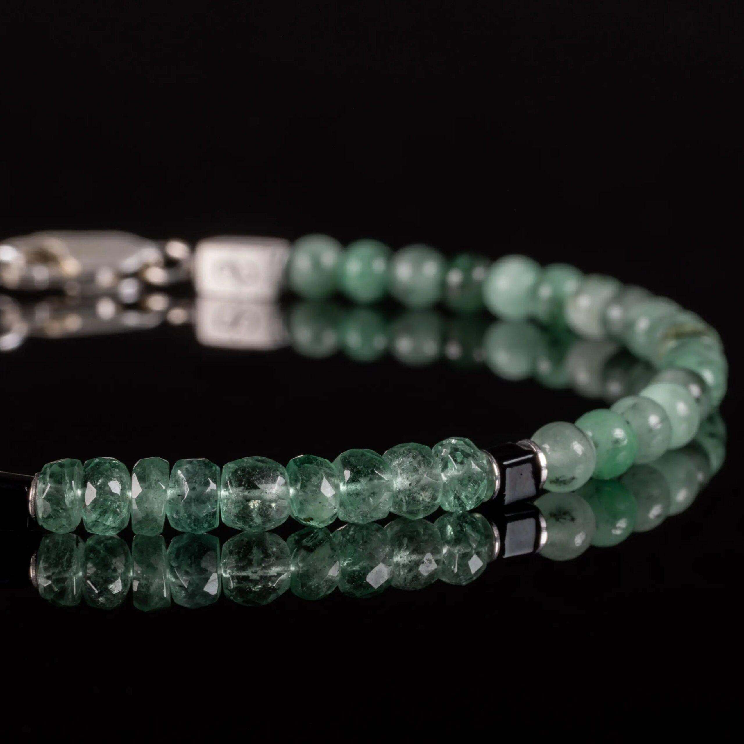 EmeraldBraceletXIV_3-4mm_-solo-productshot-closeup.jpg